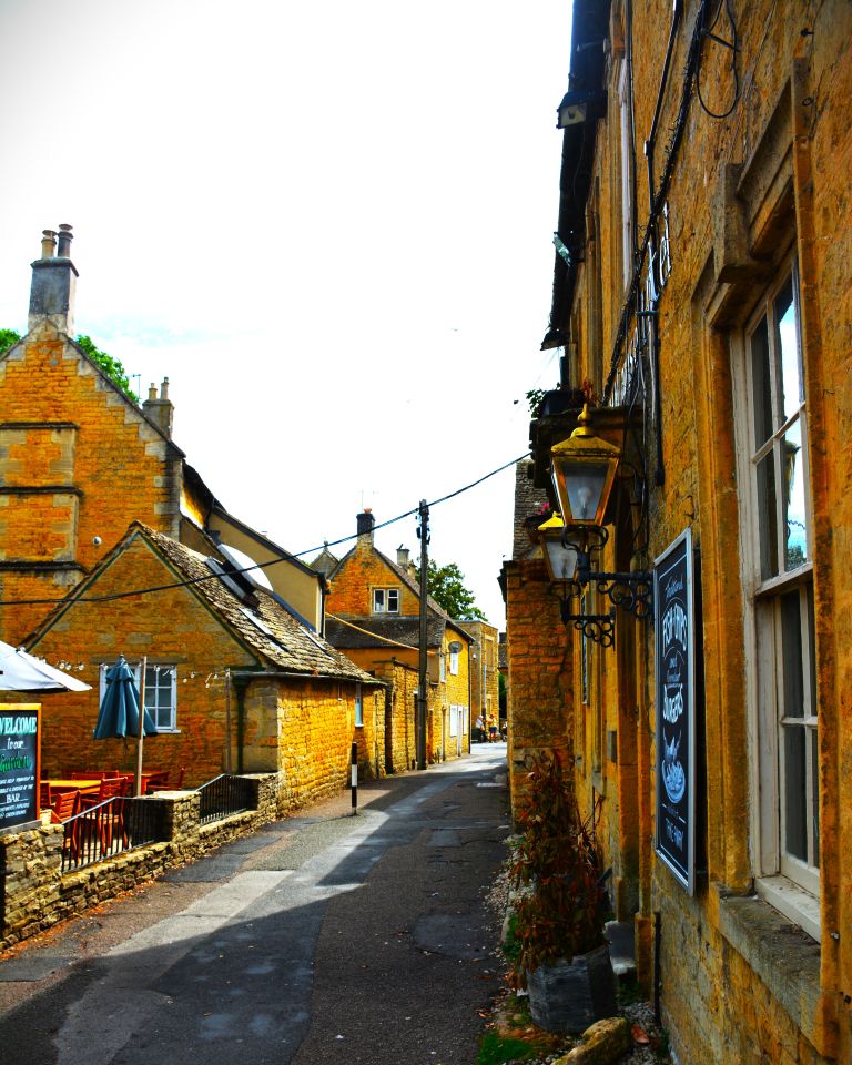 Late Afternoon street Scene @ Stow-On-The-Wold, Cotswolds England