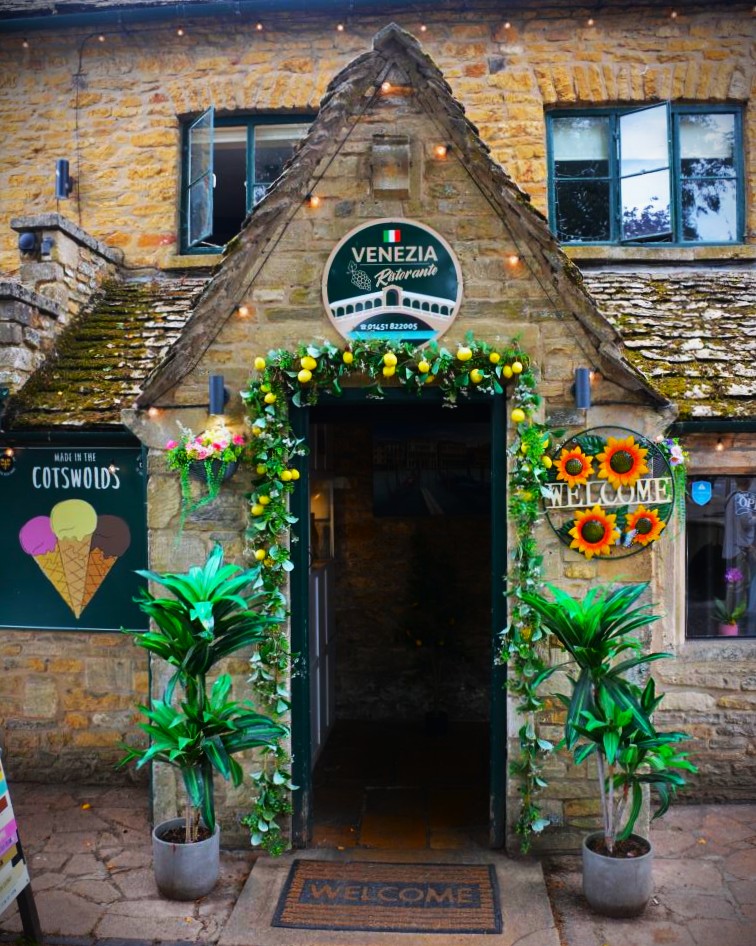 Storefront Bourton-On-the-Water, Cotswolds England
